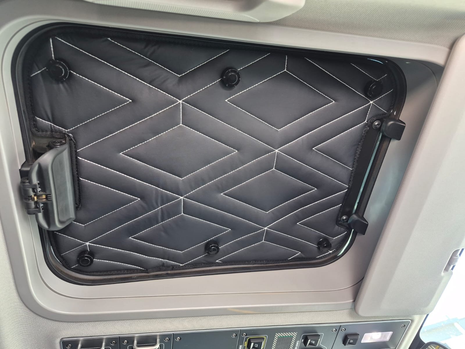 Ineos Grenadier Quartermaster Hatches Sunshade Kit