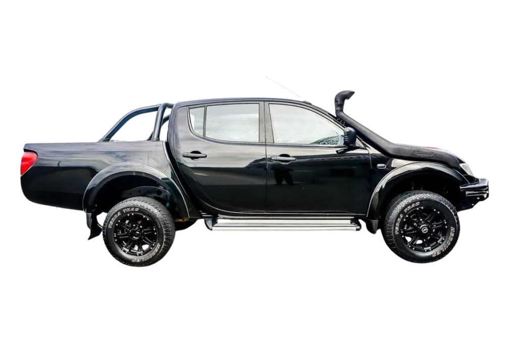 Mitsubishi Triton MN Rear Cab Sunshade Kit