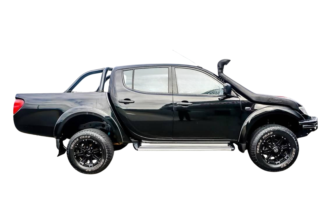 Mitsubishi Triton MN Rear Cab Sunshade Kit